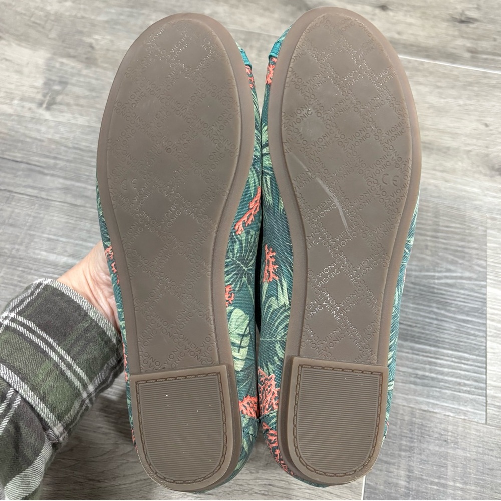 Rare Vionic Display Carrol Flats “Tropical Print”, size 7, GUC - Picture 4 of 11